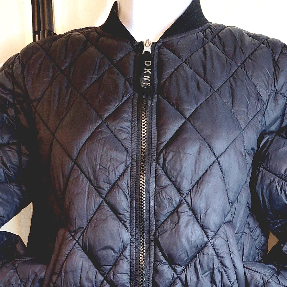 ✨ DKNY Girls Black Quilted Puffer Jacket • Cozy Winter Warmth 🖤❄️ - Picture 6 of 17